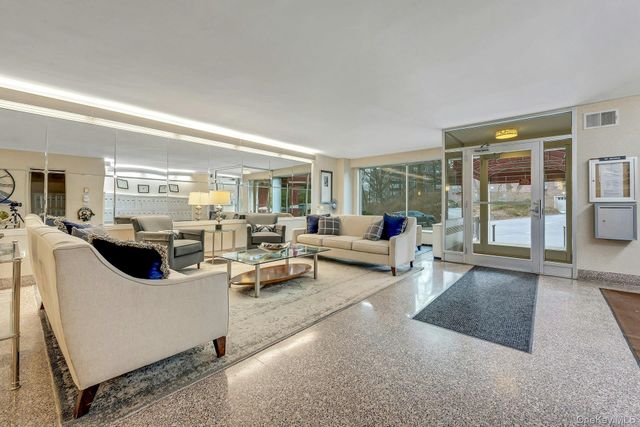 615 Palmer 1004, Yonkers, NY 10701