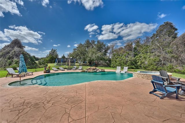 305 Affleck Road Road, Brenham, TX 77833