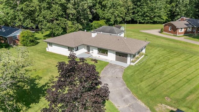 215 Sunset Dr, New Johnsonville, TN 37134