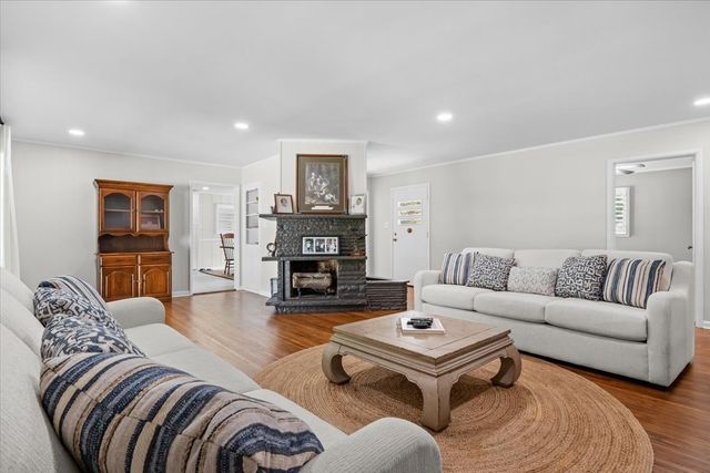215 Sunset Dr, New Johnsonville, TN 37134