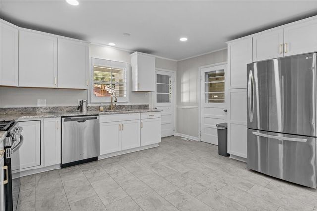 215 Sunset Dr, New Johnsonville, TN 37134