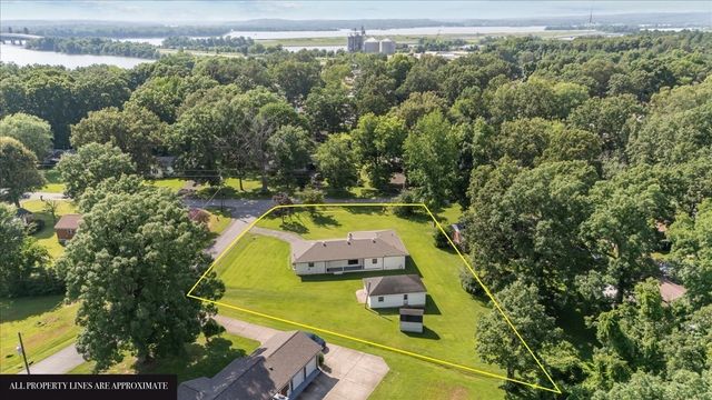 215 Sunset Dr, New Johnsonville, TN 37134