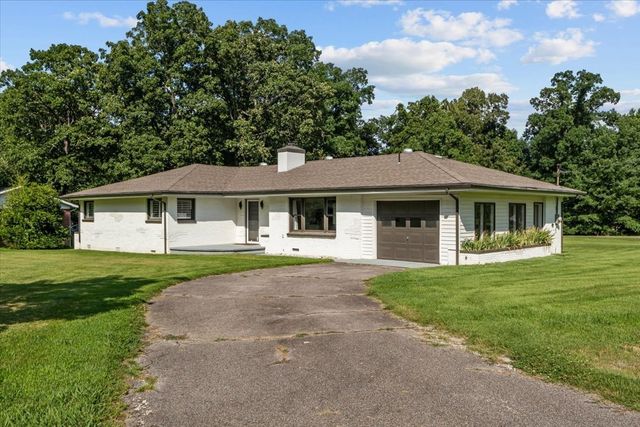 215 Sunset Dr, New Johnsonville, TN 37134