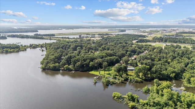 215 Sunset Dr, New Johnsonville, TN 37134
