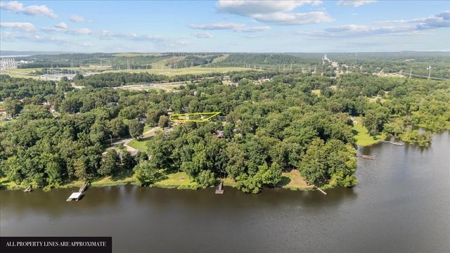 215 Sunset Dr, New Johnsonville, TN 37134