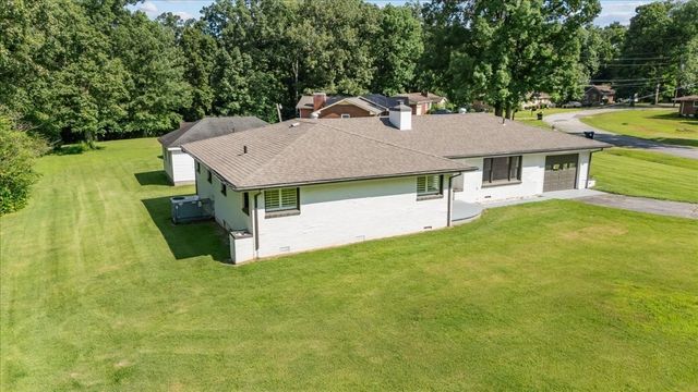215 Sunset Dr, New Johnsonville, TN 37134