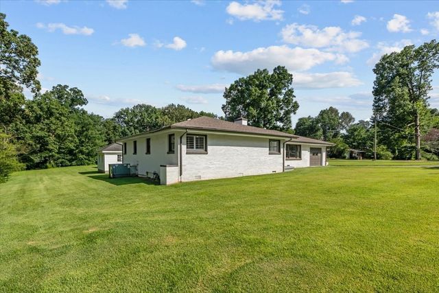 215 Sunset Dr, New Johnsonville, TN 37134
