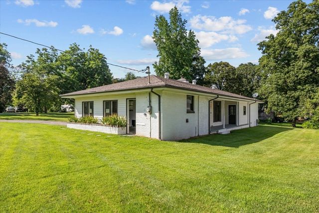 215 Sunset Dr, New Johnsonville, TN 37134