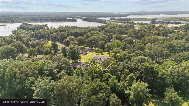 215 Sunset Dr, New Johnsonville, TN 37134