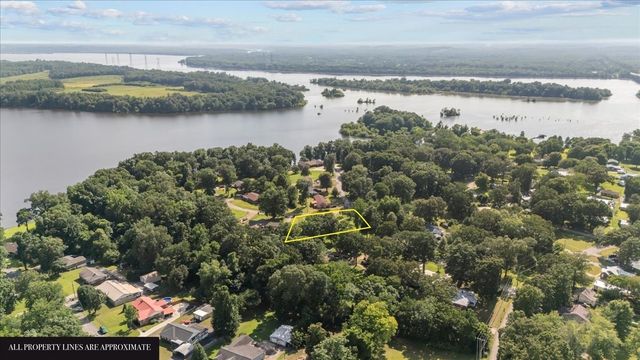 215 Sunset Dr, New Johnsonville, TN 37134
