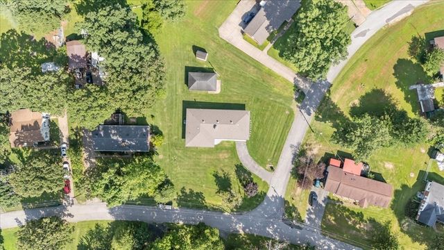 215 Sunset Dr, New Johnsonville, TN 37134