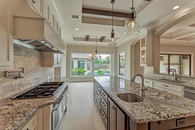 25 Post Shadow Estate Drive, Spring, TX 77389