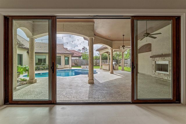 25 Post Shadow Estate Drive, Spring, TX 77389