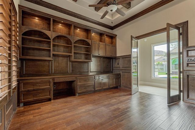 25 Post Shadow Estate Drive, Spring, TX 77389