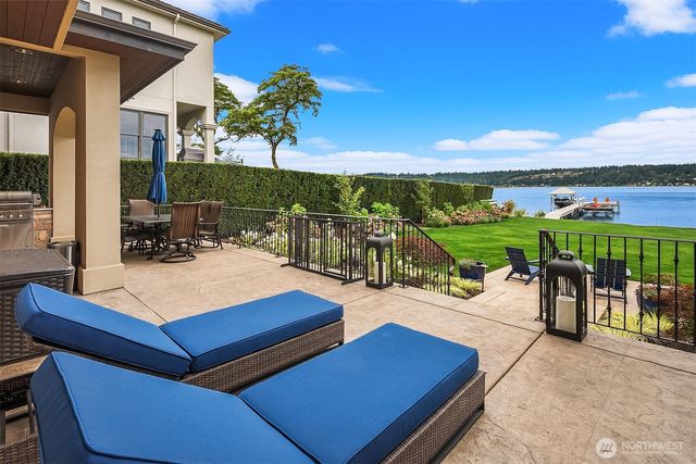 253 E Lake Sammamish Parkway SE, Sammamish, WA 98074