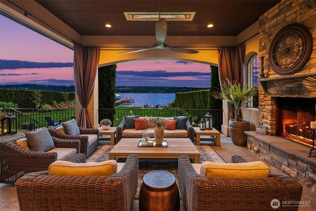 253 E Lake Sammamish Parkway SE, Sammamish, WA 98074