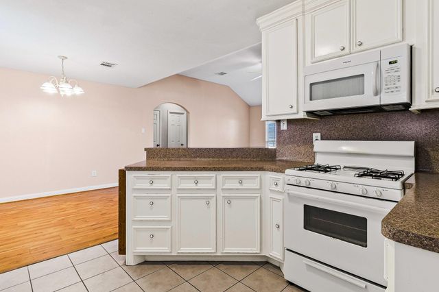 1060 Yaupon Cove Drive, Onalaska, TX 77360