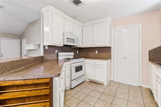 1060 Yaupon Cove Drive, Onalaska, TX 77360