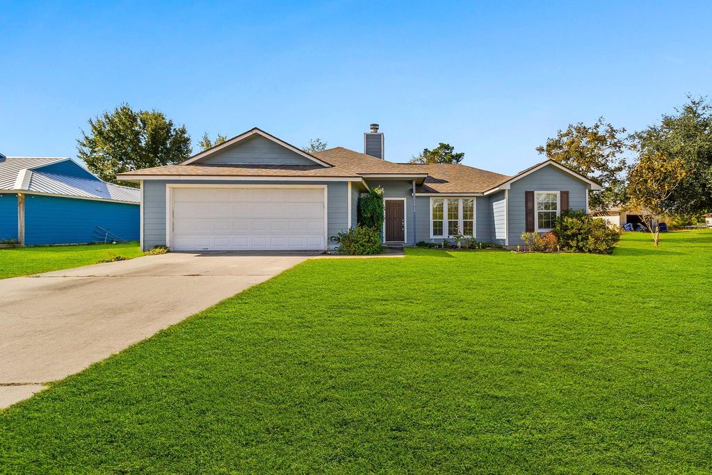 1060 Yaupon Cove Drive, Onalaska, TX 77360