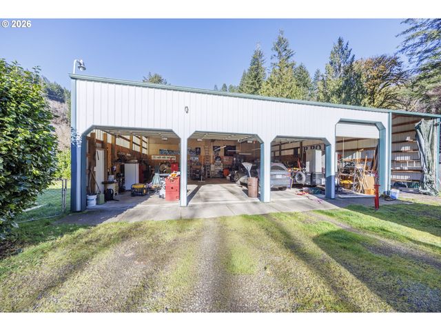 9580 N FORK SIUSLAW Rd, Florence, OR 97439