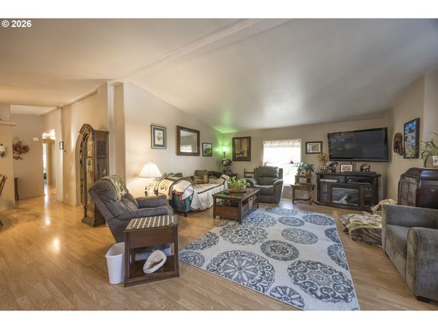 9580 N FORK SIUSLAW Rd, Florence, OR 97439