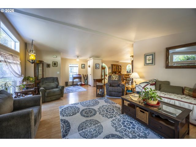 9580 N FORK SIUSLAW Rd, Florence, OR 97439