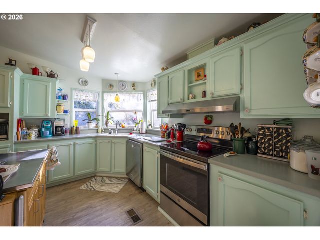 9580 N FORK SIUSLAW Rd, Florence, OR 97439