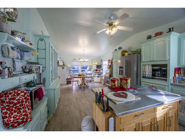 9580 N FORK SIUSLAW Rd, Florence, OR 97439