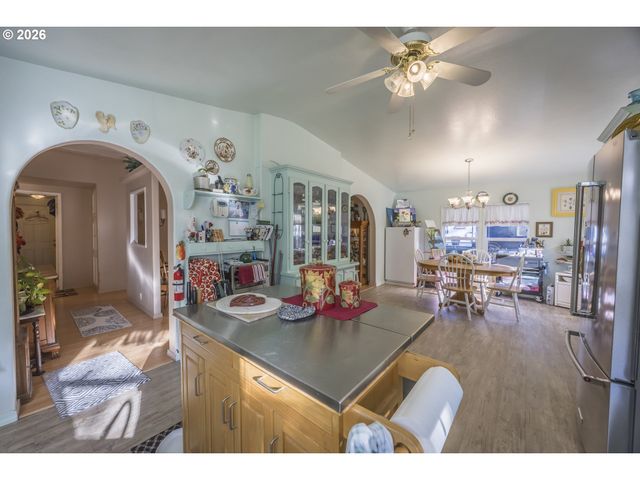 9580 N FORK SIUSLAW Rd, Florence, OR 97439