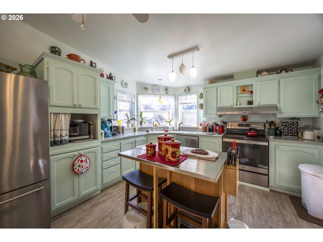 9580 N FORK SIUSLAW Rd, Florence, OR 97439