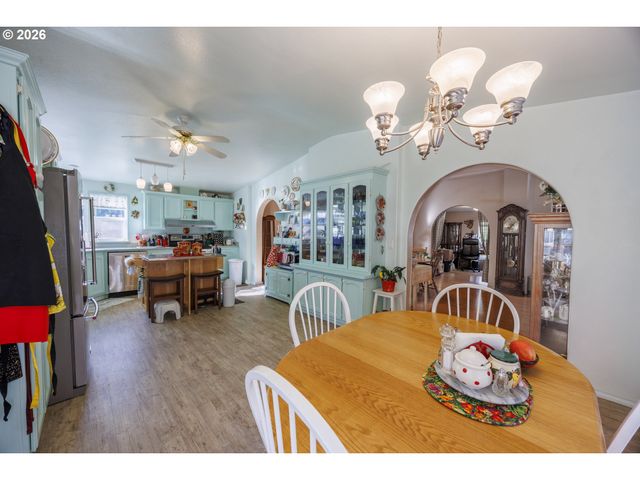 9580 N FORK SIUSLAW Rd, Florence, OR 97439