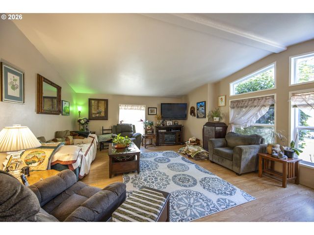 9580 N FORK SIUSLAW Rd, Florence, OR 97439