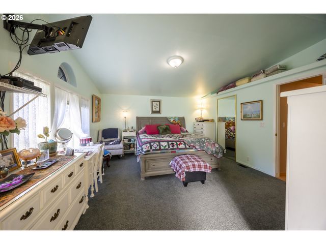 9580 N FORK SIUSLAW Rd, Florence, OR 97439