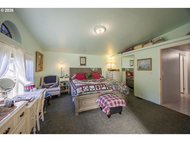 9580 N FORK SIUSLAW Rd, Florence, OR 97439