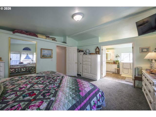 9580 N FORK SIUSLAW Rd, Florence, OR 97439