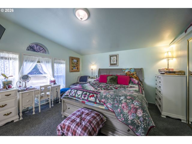 9580 N FORK SIUSLAW Rd, Florence, OR 97439