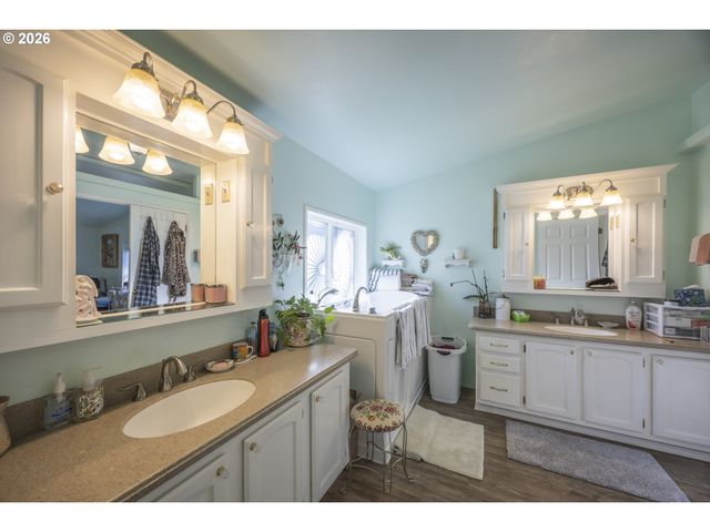 9580 N FORK SIUSLAW Rd, Florence, OR 97439