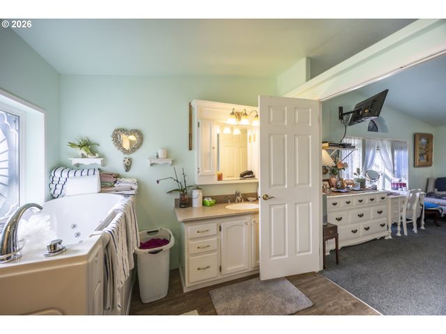 9580 N FORK SIUSLAW Rd, Florence, OR 97439