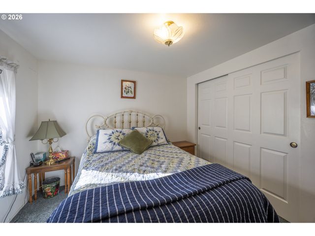 9580 N FORK SIUSLAW Rd, Florence, OR 97439