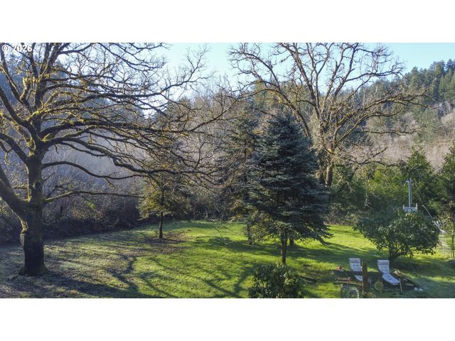 9580 N FORK SIUSLAW Rd, Florence, OR 97439