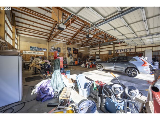 9580 N FORK SIUSLAW Rd, Florence, OR 97439