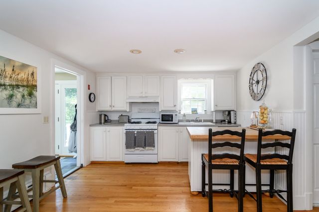 11 Burtonwood Ave, Bourne, MA 02532