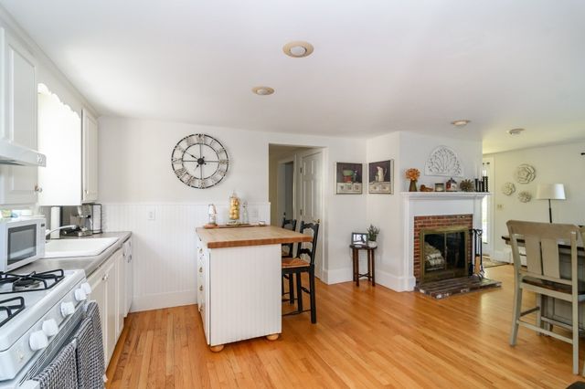 11 Burtonwood Ave, Bourne, MA 02532