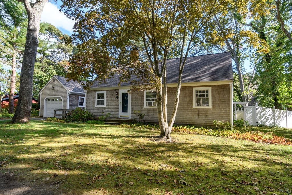11 Burtonwood Ave, Bourne, MA 02532