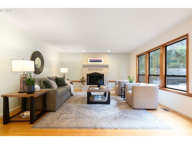 1339 STONEHAVEN Dr, West Linn, OR 97068