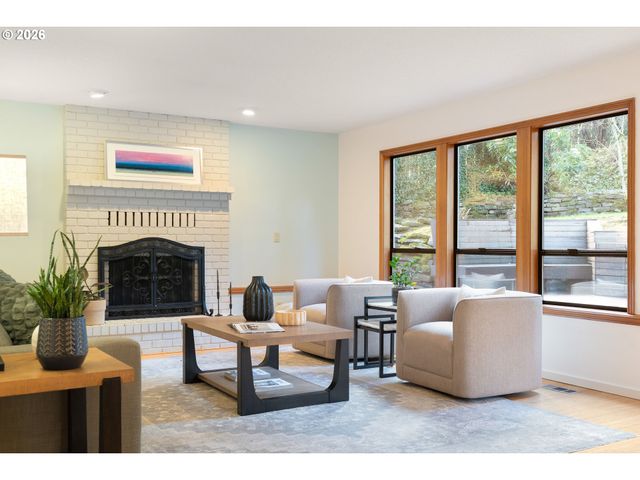 1339 STONEHAVEN Dr, West Linn, OR 97068