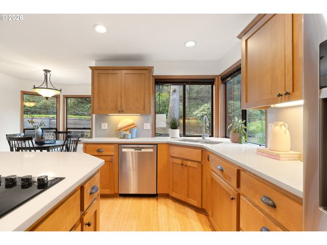 1339 STONEHAVEN Dr, West Linn, OR 97068