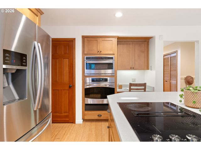 1339 STONEHAVEN Dr, West Linn, OR 97068