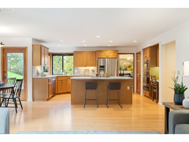 1339 STONEHAVEN Dr, West Linn, OR 97068