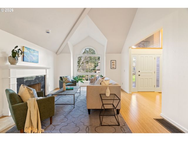 1339 STONEHAVEN Dr, West Linn, OR 97068